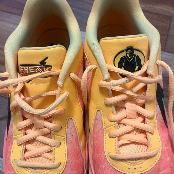 Nike Giannis Freak basketball shoes - Picture 4 of 5